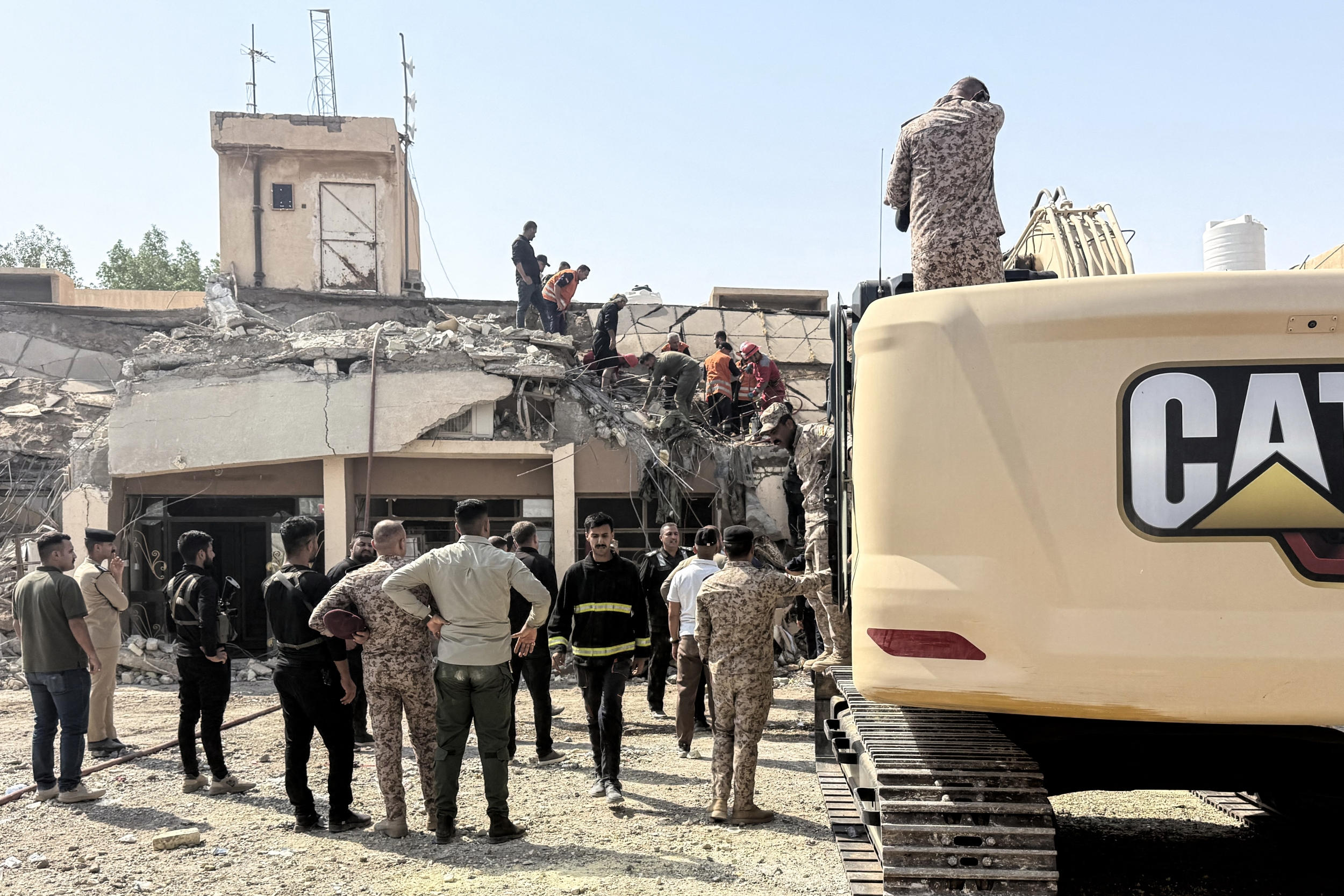 rescue-operation-strike-site-iraqs-diyala-province.jpg (1600&times;900)