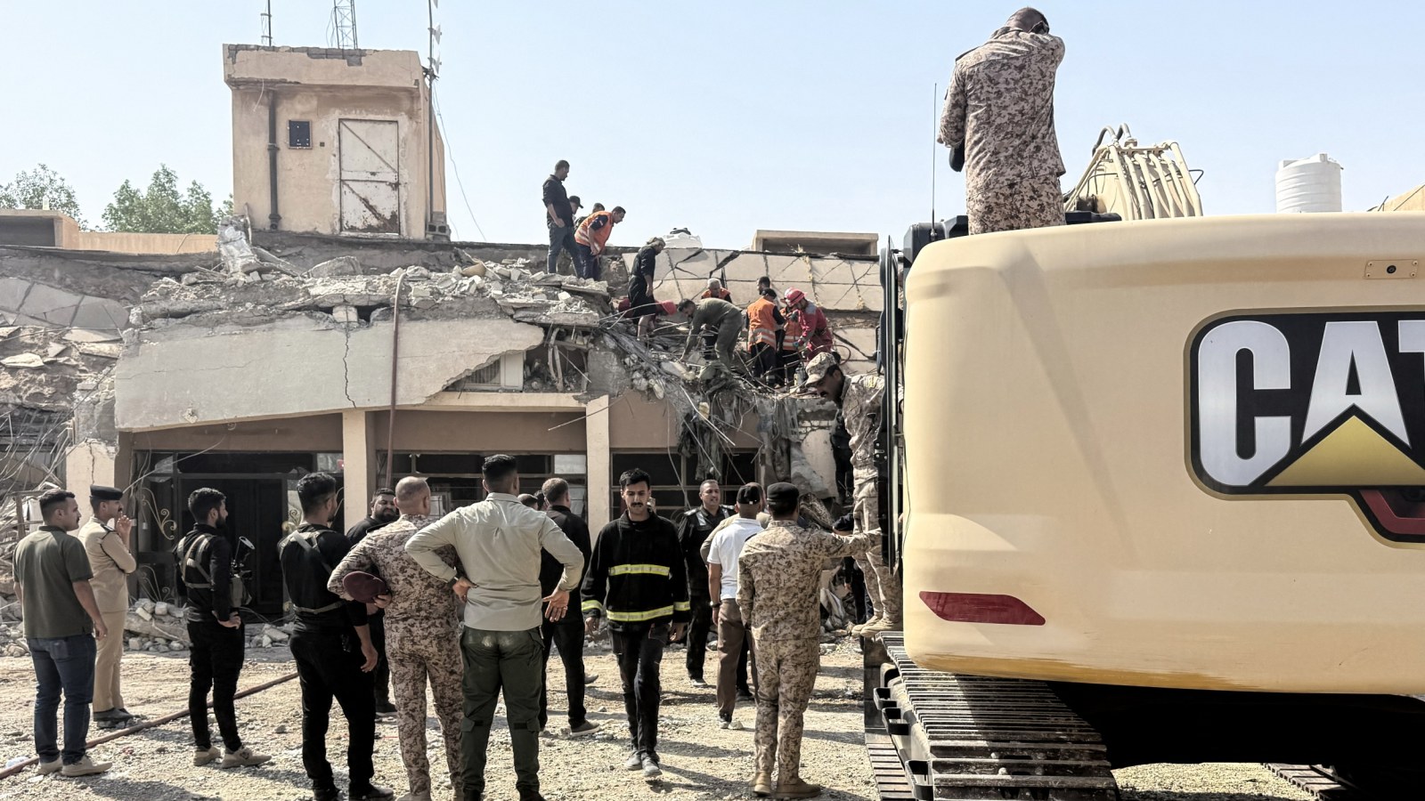 rescue-operation-strike-site-iraqs-diyala-province.jpg (1600×900)